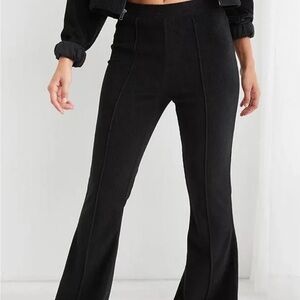 aerie groove-on rib velour flare pant in true black